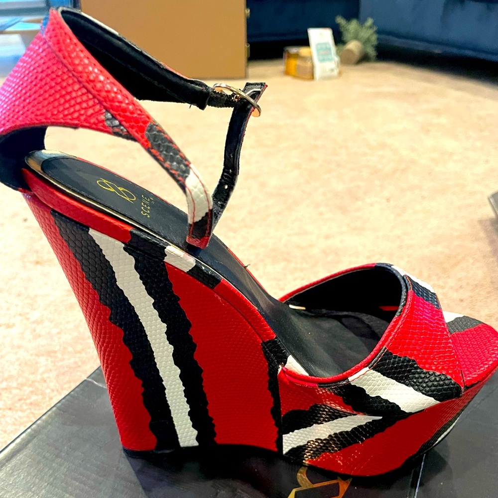 Snake skin sandal